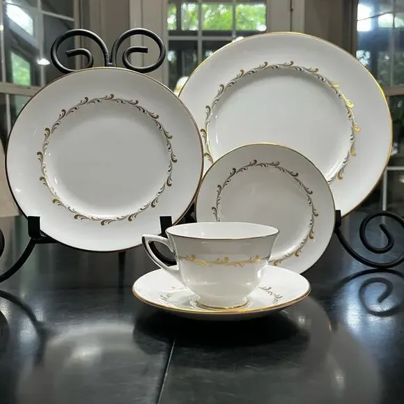 Royal Doulton Rondo H 4935 Bone China 5 Piece Place Setting Vintage Doulton & Co Dinnerware